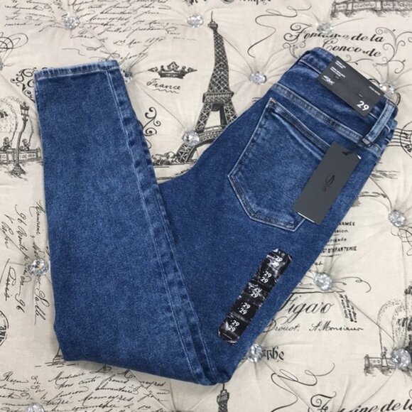 Silver Jeans Co. High Note Skinny Jeans - Picture 7 of 8